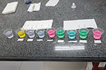 Estudantes de Enfermagem realizam experimento com repolho roxo revela a magia da Química no UNICEUSA-FACSAL