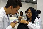 Aula de Terapias Capilares no Curso de Estética e Cosmética